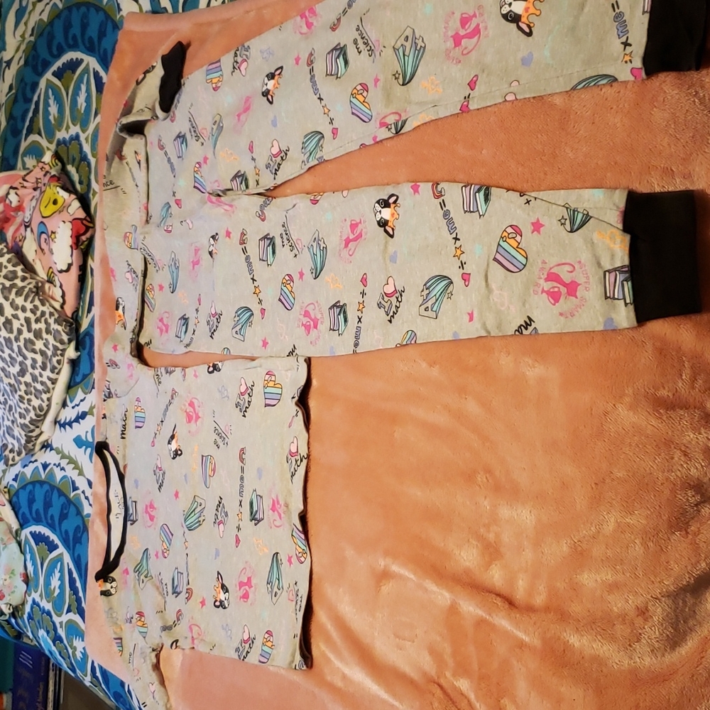 CHILDREN'S PLACE PAJAMAS..SOLD INDIVIDUALLY...JUST LET ME KNOW WHICH STYLE.